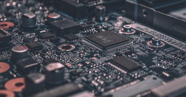 NVIDIA Nemotron 3: Hibridna Mamba-MoE Arhitektura Postavlja Novi Standard za Agentic AI